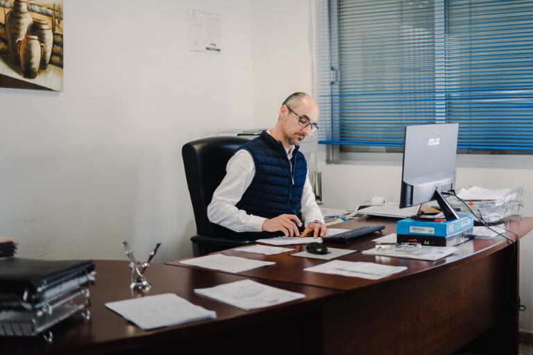 Juan Amigo, 𝐃𝐢𝐫𝐞𝐜𝐭𝐨𝐫 𝐀𝐝𝐦𝐢𝐧𝐢𝐬𝐭𝐫𝐚𝐭𝐢𝐯𝐨 𝐝𝐞 𝐅𝐫𝐢𝐨𝐚𝐥